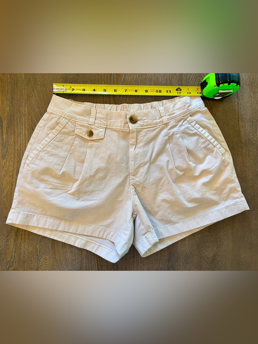 NWOT American Eagle Outfitters Light Beige Pleated Shorts